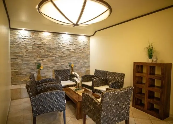 Vier Jahreszeiten מלון